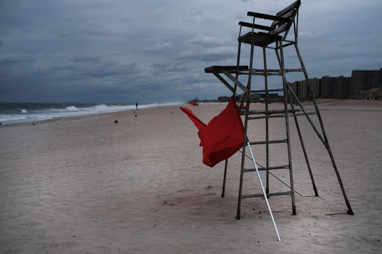 Brooklyn, Queens beaches to remain closed due to dangerous rip currents