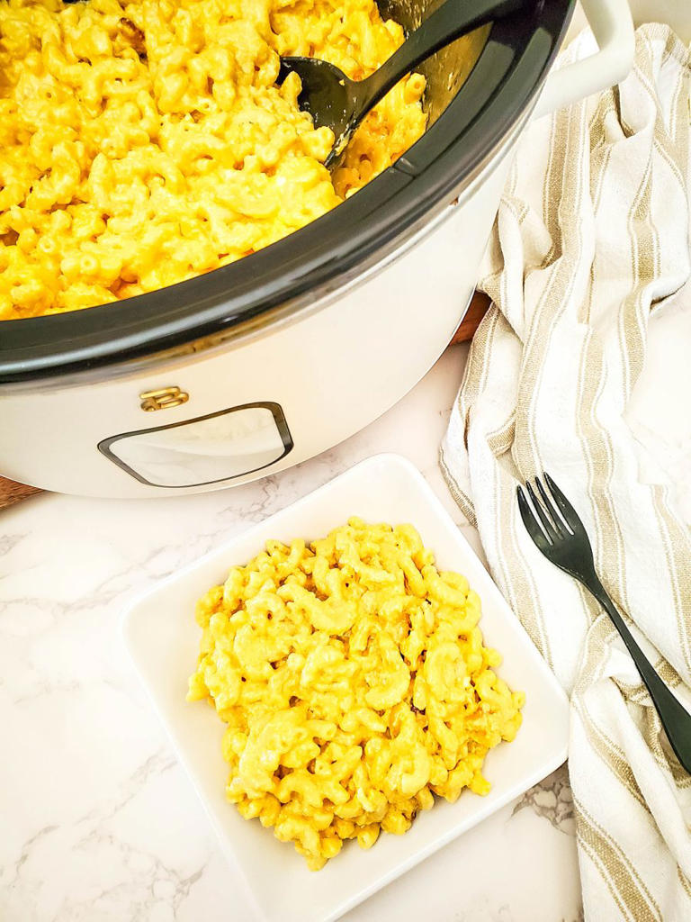 Slow Cooker Mac and Cheese