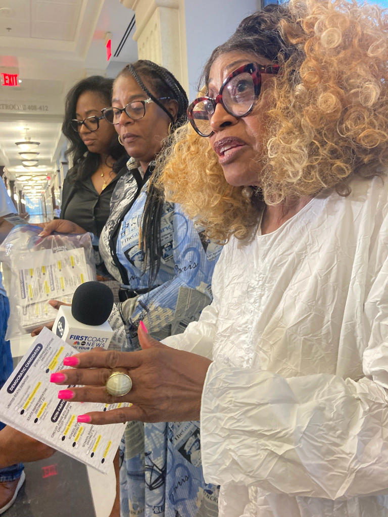 Court order blocks use of fake Corrine Brown Quick Pick cards who made Court order blocks use of fake Corrine Brown Quick Pick cards who made