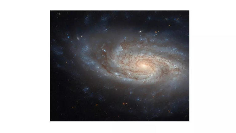 Nasa’s hubble telescope captures detailed images of spiral galaxy NGC 3430