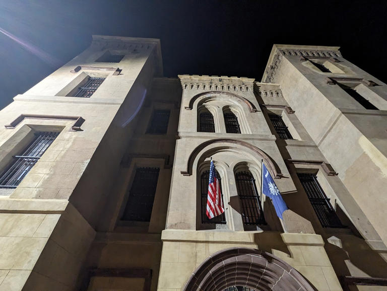 Are you looking for a spooky good time in Charleston? Explore the city's most haunted places on these Charleston ghost tours!