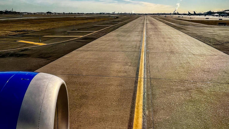 International Delta flight struck by lightning diverted back to Boston: FAA