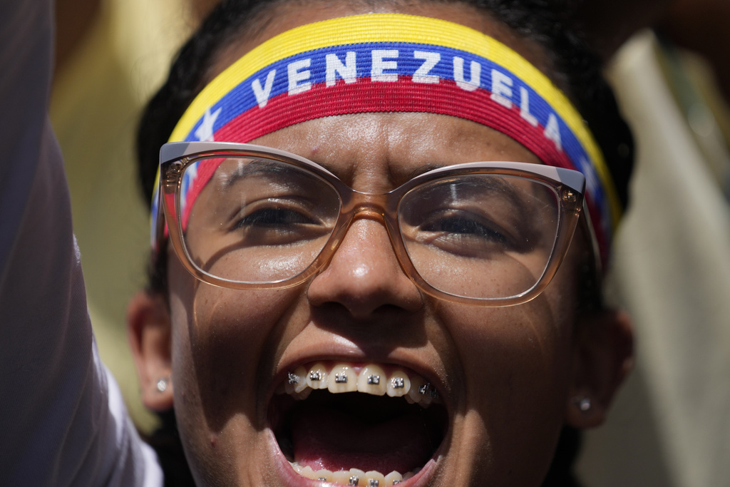 PHOTO COLLECTION: Tensions Rise In Venezuela After Sunday's ...