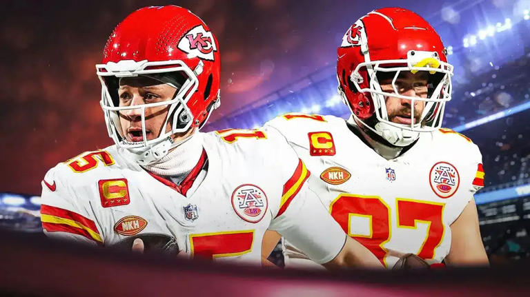 chiefs_news_patrick_mahomes_travis_kelce_cement_status_as_best_playoff_duo_after_breaking_tom_brady-rob_gronkowski_feat