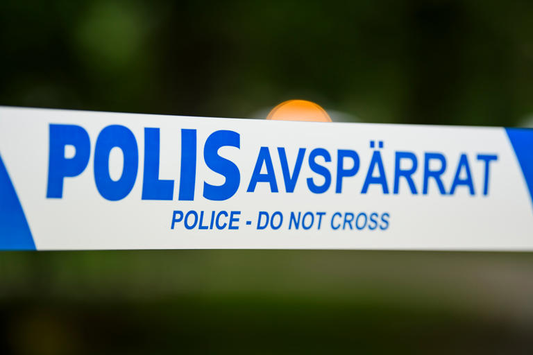 Död Person Hittad I Bäck Polis Utreder