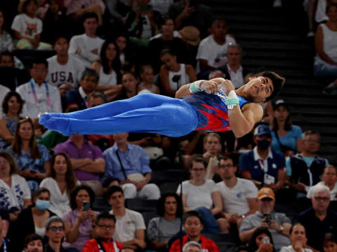 Ángel Barajas girando en el aire. (Reuters)