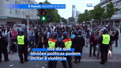 O que é que está na origem da escalada de violência anti-imigração no Reino Unido?