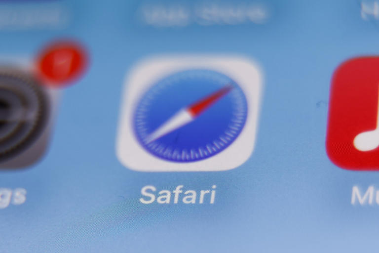 Distraction Control: In new iOS 18 beta, Safari lets you hide annoying parts of web pages