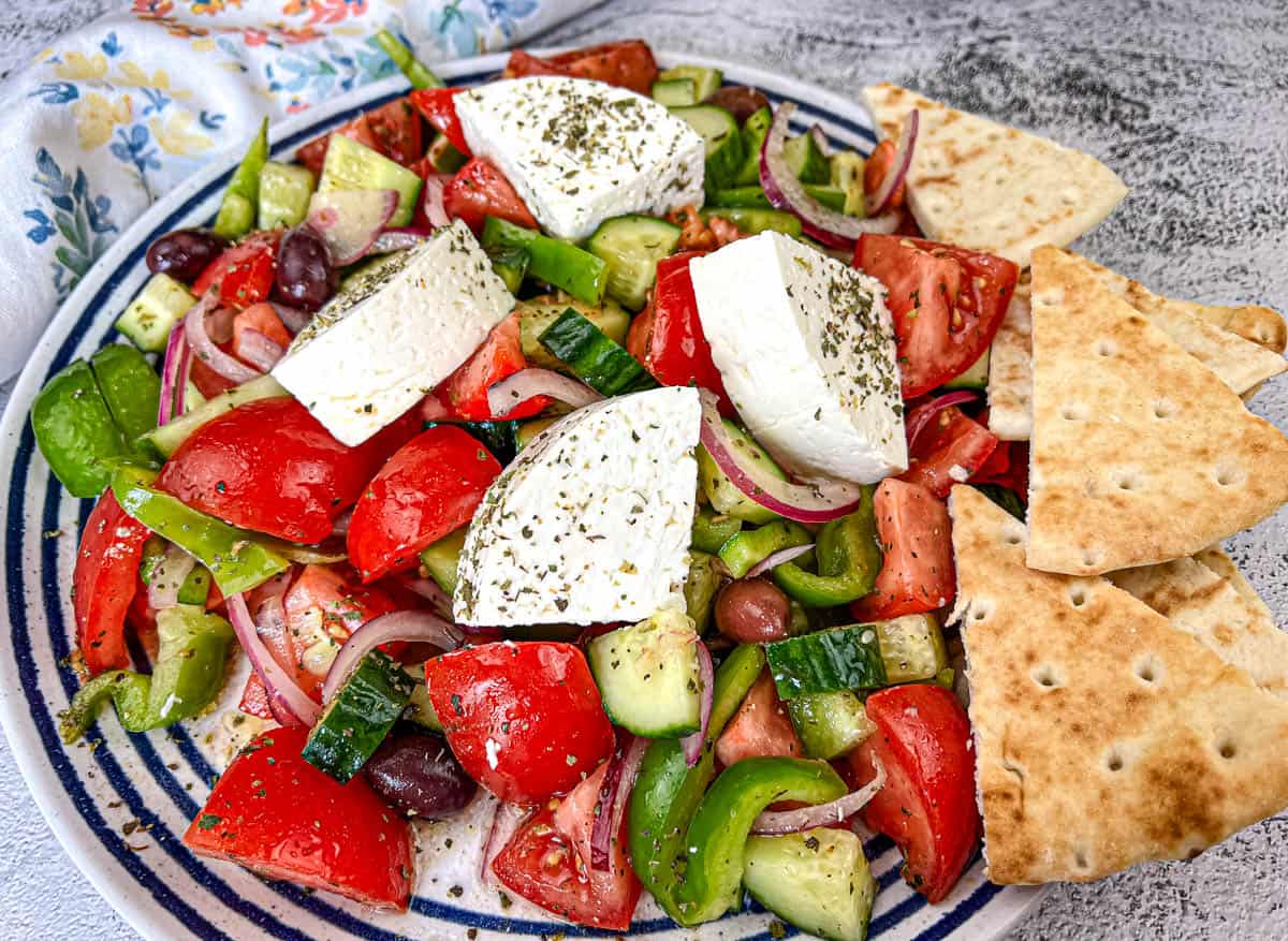 15 Exciting Salads For Your Workday Lunch