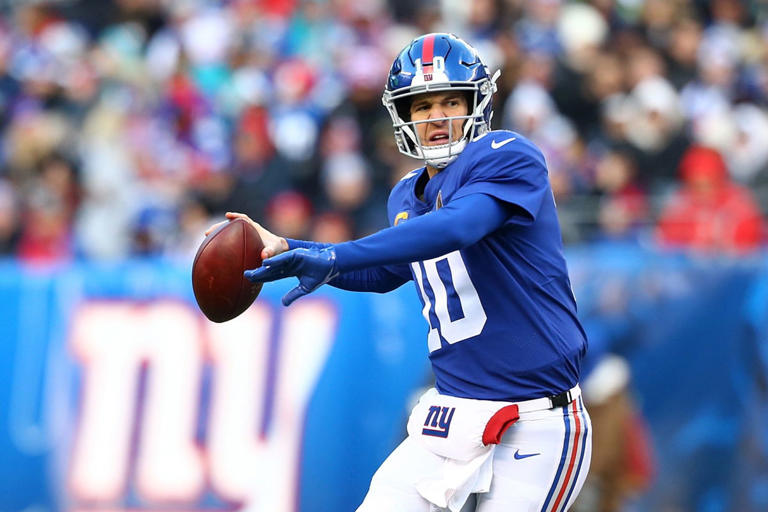 He Should Consider Joining": NFL Legend Eli Manning Wins Over MLB Community  After Throwing First Pitch at Yankees Stadium