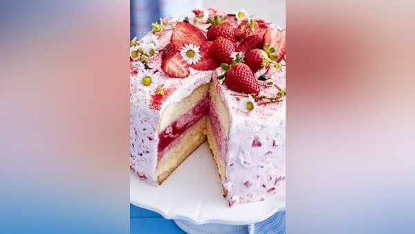 Süßer Traum: Schwedischer Erdbeerkuchen mit Vanillepudding