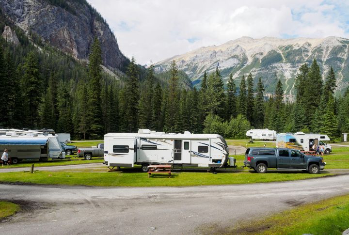 <p>Tourists would often hitch their trailers to the back of their cars and set off on the open road to bring along all the comforts of home. Aristocrat stood out as a leading RV manufacturer in the United States. Despite being in business for less than twenty years, Aristocrat’s trailers were constructed with high-quality metals for optimal durability.</p>