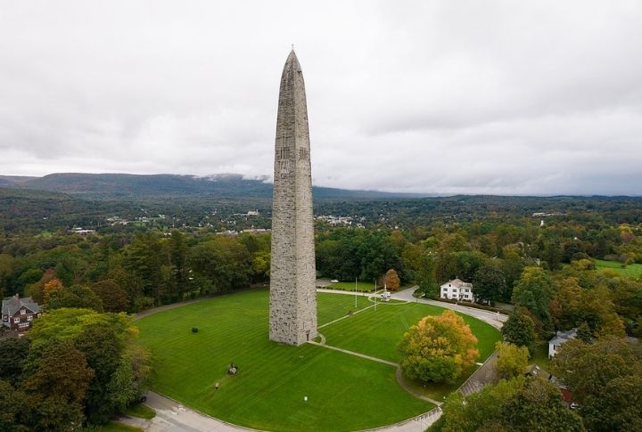 <p>Stand where American independence was forged at the Bennington Battle Monument. There’s a 306-foot-high stone obelisk to commemorate the Revolutionary War’s Battle of Bennington. Open daily from May 24 to October 31, admission is $8 for adults, $2 for youth 6-14, and free for children under 6. Bus tours require prior reservations and cost 5 bucks.</p>