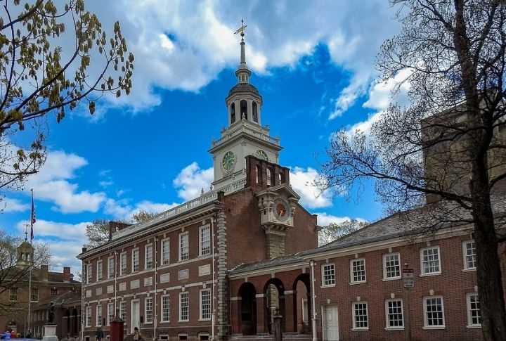 <p>Independence National Historical Park in Philadelphia preserves symbols of American freedom. Take a tour of Independence Hall, where the Declaration of Independence and the famous U.S. Constitution were signed, and see the Liberty Bell. Security screenings are required, and entrance is through 520 Chestnut Street.</p>