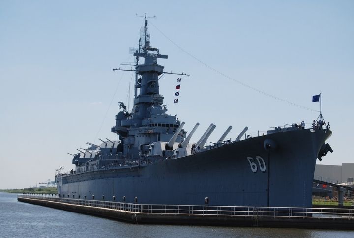 <p>The USS Alabama Battleship Memorial Park tour offers a fascinating look at the retired USS Alabama (BB-60), a battleship from the 1940s. We recommend checking out the vessel, the USS Drum submarine, and military exhibits. Tickets are $6 for ages 6-11, $18 for ages 12-55, and $15 for ages 55+, with free admission for children up to 5.</p>