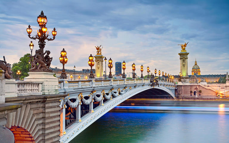 Discover Paris: 20 Iconic Sights You Can't Miss