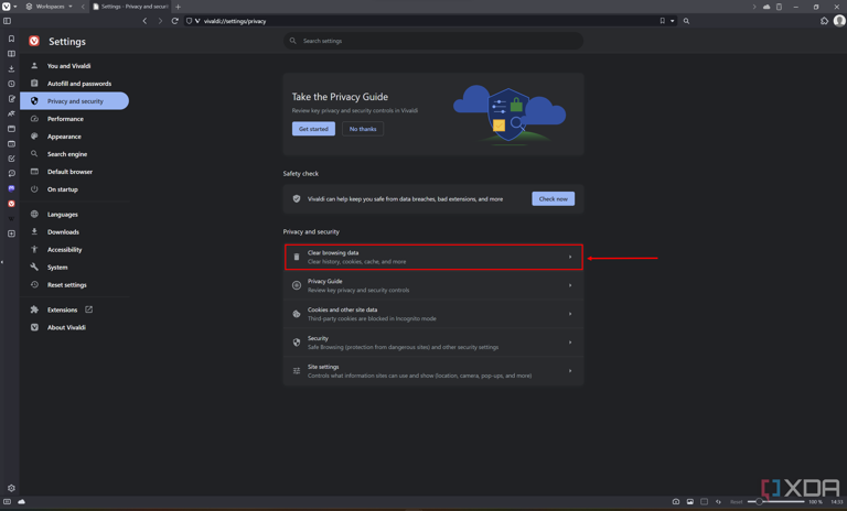 Screenshot of Vivaldi privacy settings with the option to clear browsing data highlighted