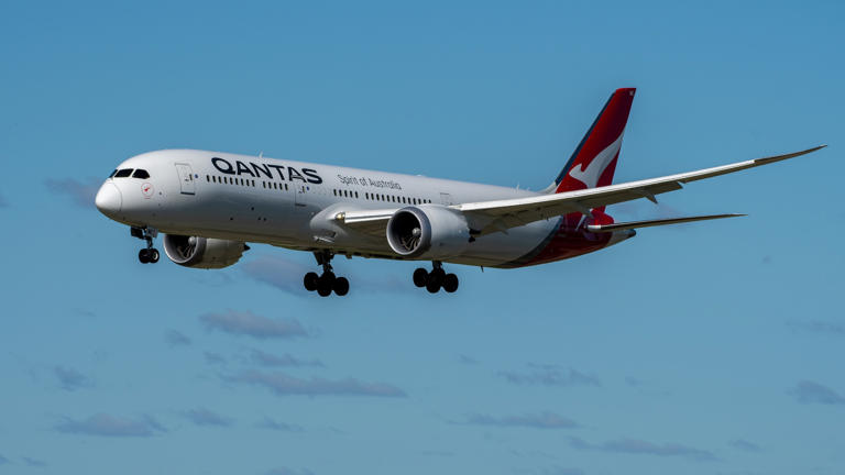 Qantas is pausing the 17-hour flight and will now make a stop in Singapore. (ABC News: Andrew O'Connor)