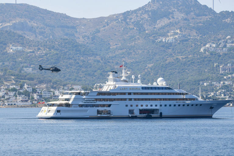 Mexican billionaire Ricardo Salinas Pliego bought the superyacht Lady Moura for $125 million.