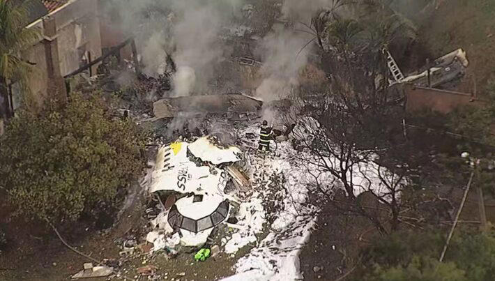 Avião da Voepass com 62 pessoas caiu em zona residencial de Vinhedo (SP); ninguém sobreviveu Foto: Reproducao/TV Globo