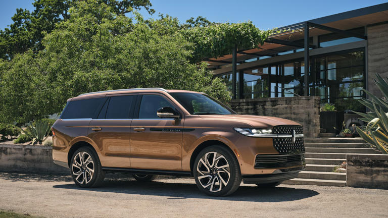 Jada 8月末まで LINCOLN NAVIGATOR 300C Jada様専用 8月末まで LINCOLN NAVIGATOR 300C - メルカリ