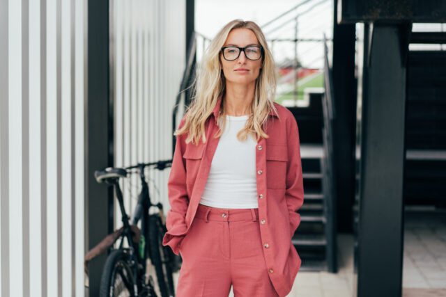 18 impressive characteristics of savvy women who know their stuff
