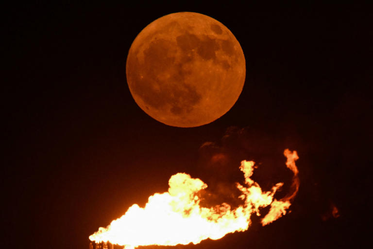 Super Blue Moon time