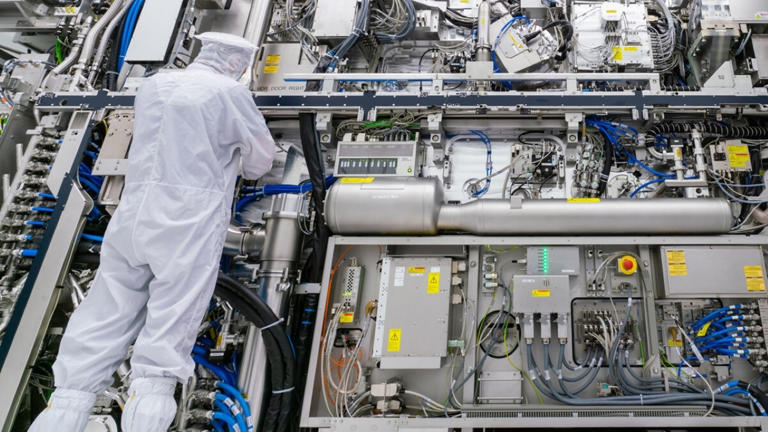 Indústria de semicondutores da China enfrenta um problema sério: gargalo está na litografia