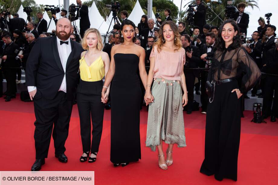 Cypriane Gardin, la deuxième à gauche sur la photo, a intégré la série dès la saison 1 dans le rôle de Théa.