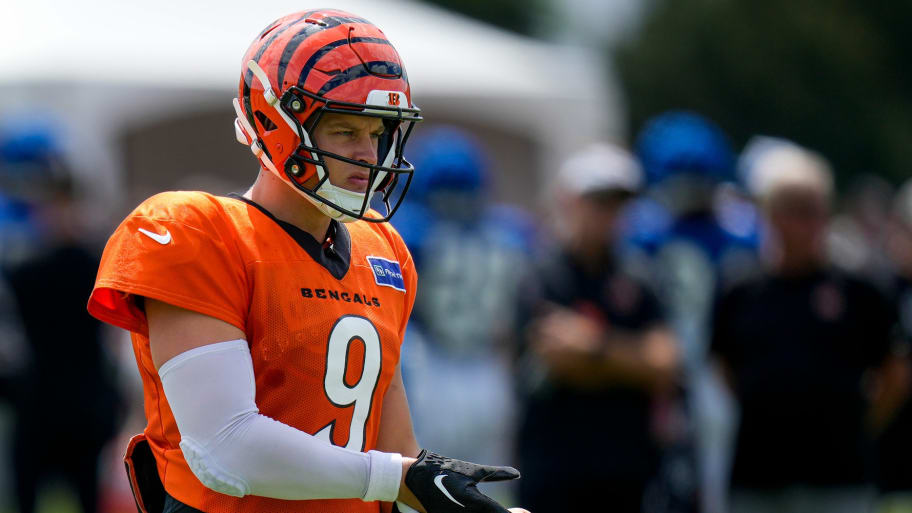 Cincinnati Bengals quarterback Joe Burrow (9) wears a black glove between reps during a preseason joint practice at the Paycor Stadium practice facility in downtown Cincinnati on Tuesday, Aug. 20, 2024. | © Sam Greene/The Enquirer / USA TODAY NETWORK