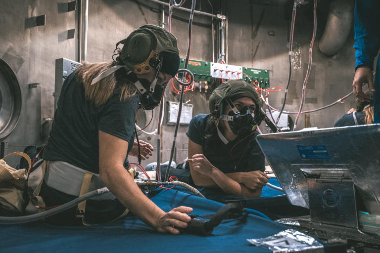 Polaris Dawn crew members train for depressurization and changing oxygen levels. Polaris Program / John Kraus