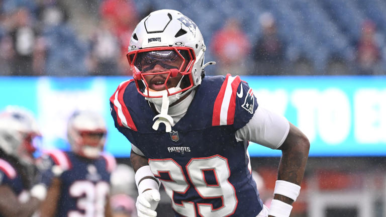 Jalen Reagor, Isaiah Bolden among Patriots' reported roster moves following  waiver claims