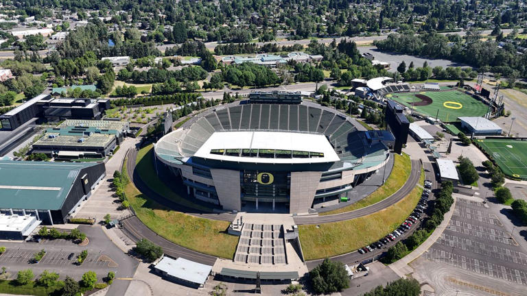 University of Oregon's opens football season as newest Big Ten member