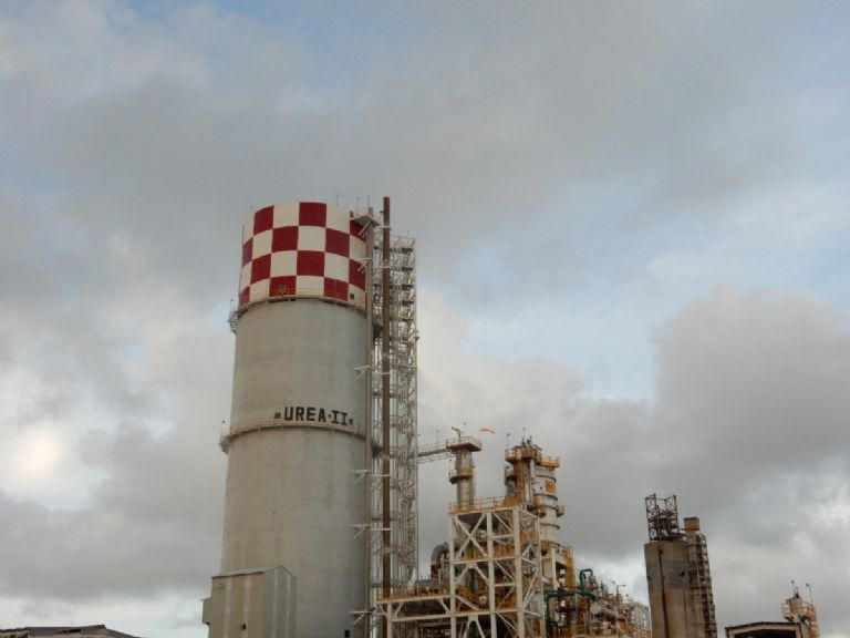 Según datos de PEMEX, al cierre de 2024 se espera alcanzar una producción de un millón 535 mil toneladas de fertilizantes, lo que representa un crecimiento del 97% en comparación con las 781 mil toneladas producidas en 2018. Foto: Pemex