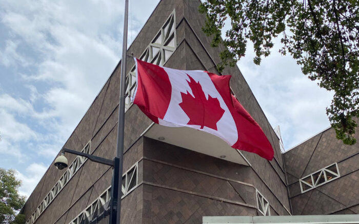 Canadá deja de otorgar permisos de trabajo a extranjeros