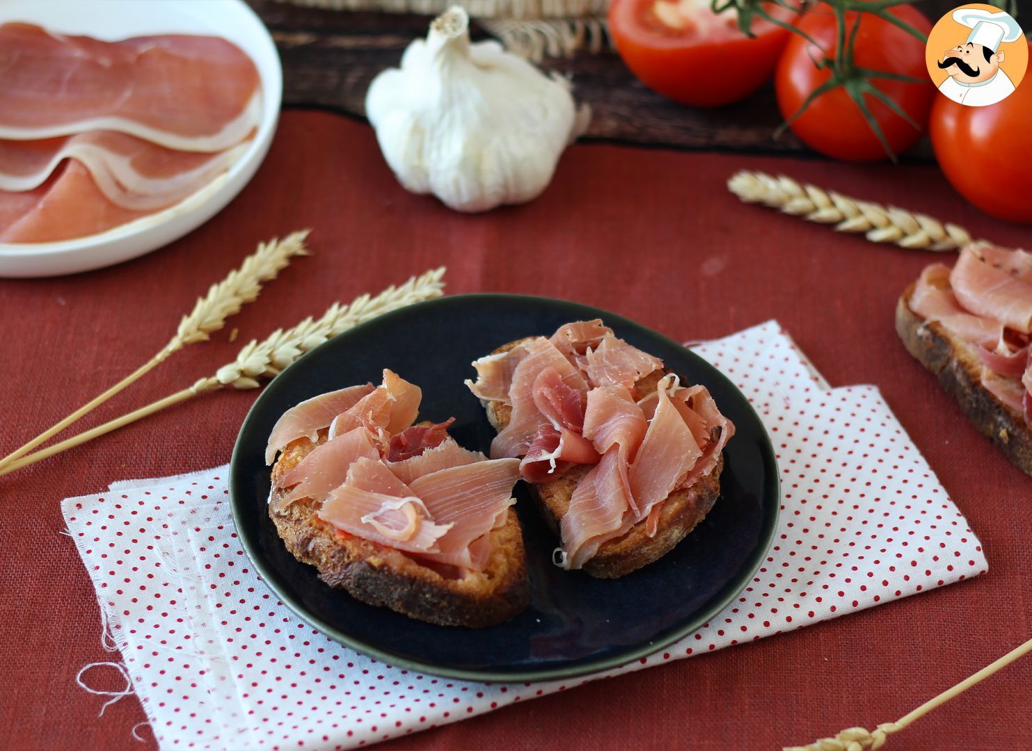 Tartine tomaten und serrano-schinken