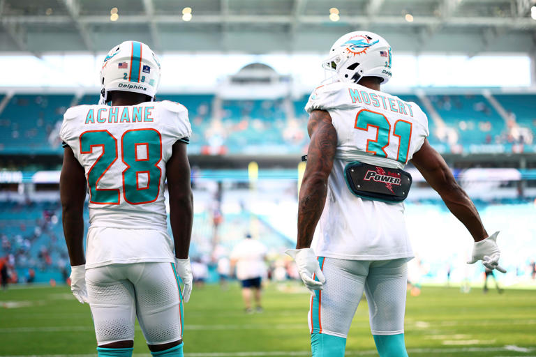 Dolphins' Mike McDaniel discusses plan to distribute touches in deep RB  room: We'll 'lean' on