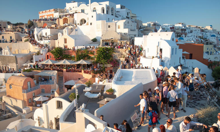 Experts ask if Greece needs a new tourism model