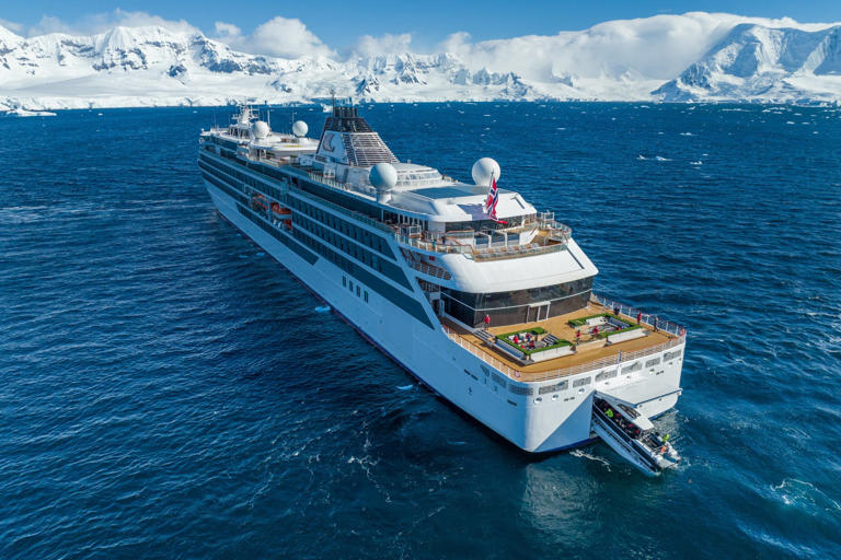 Viking Cruises_Cruise Stock_Viking Octantis Antartica Aerials 2