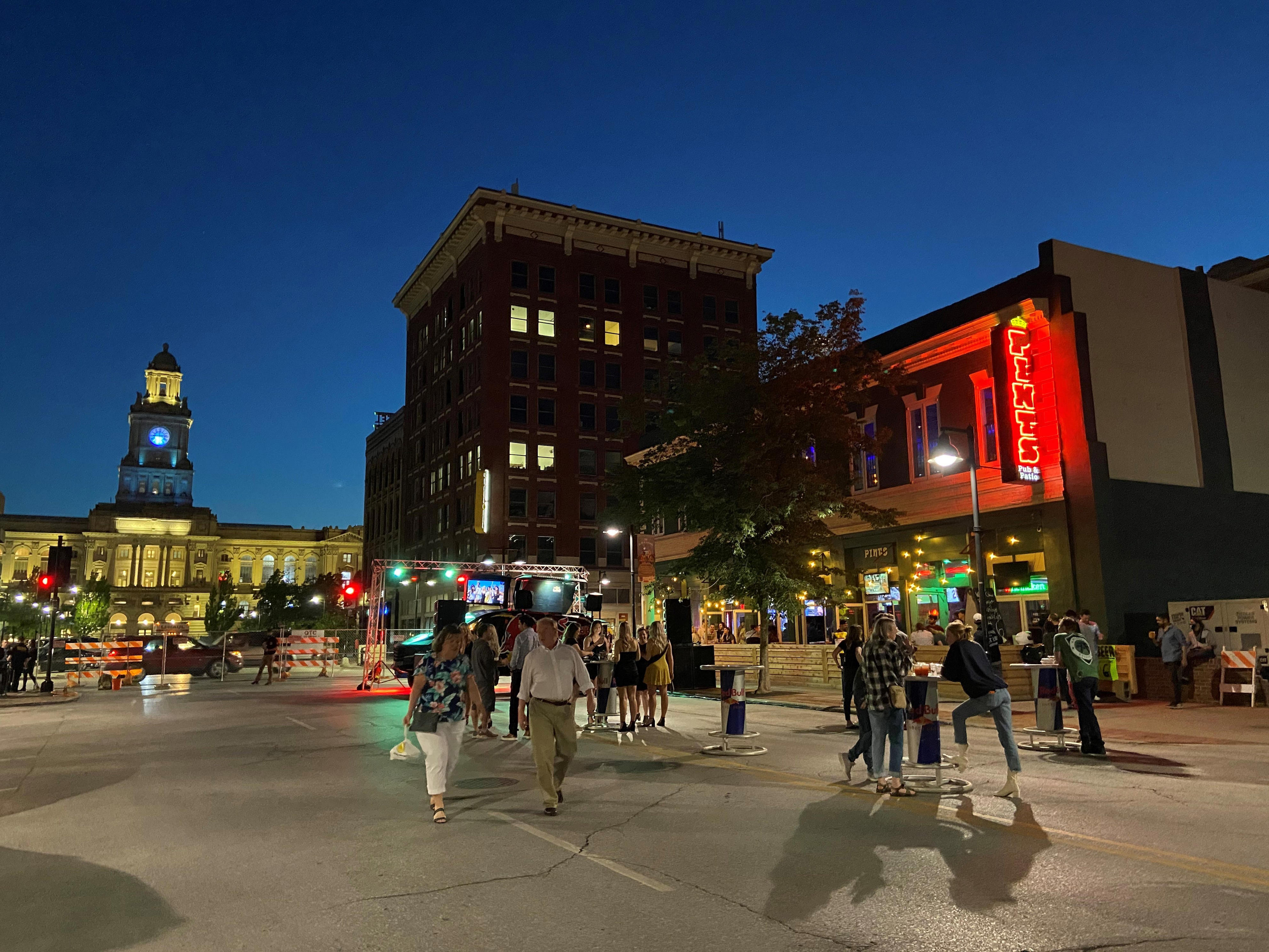 An Uber and Lyft pickup spot is coming to Des Moines #39 Court Avenue