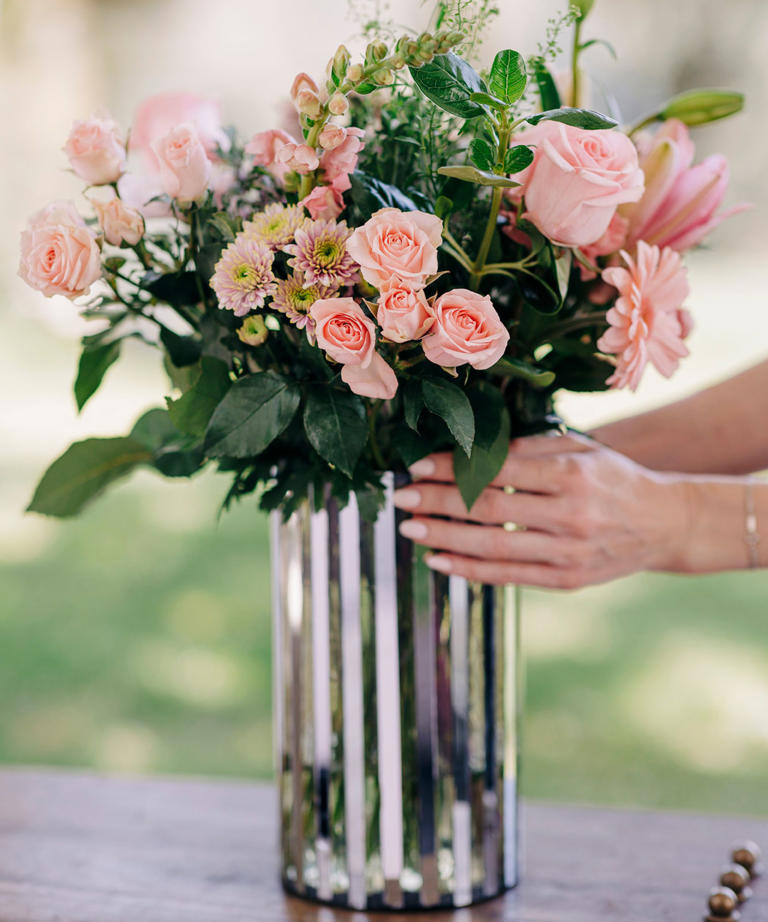 This is how Lisa Vanderpump arranges floral bouquets – and how we can ...