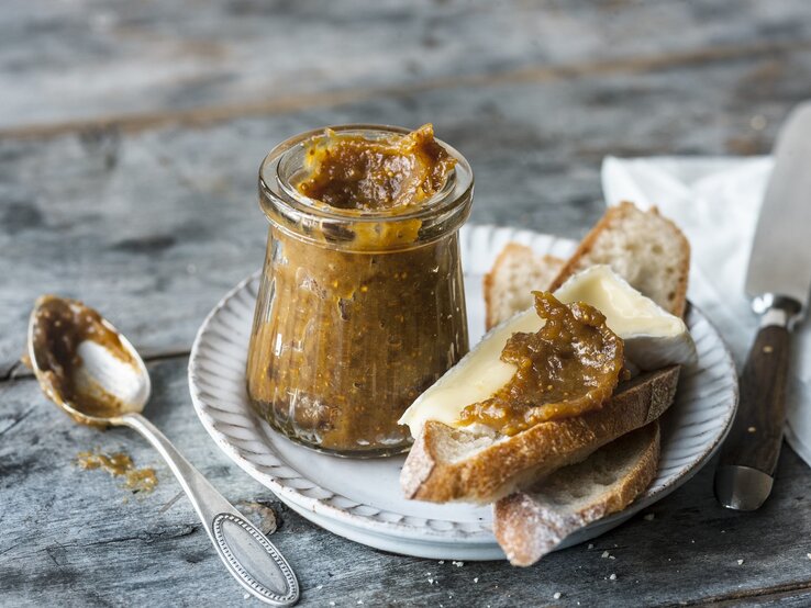 Selbstgemachte Feigen-Senf-Soße: Perfekt zu Käse