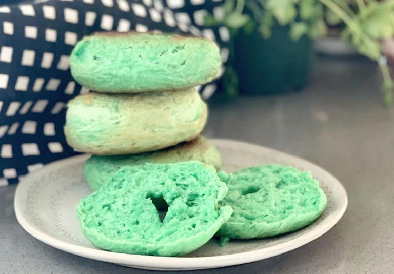 How to make green bagels