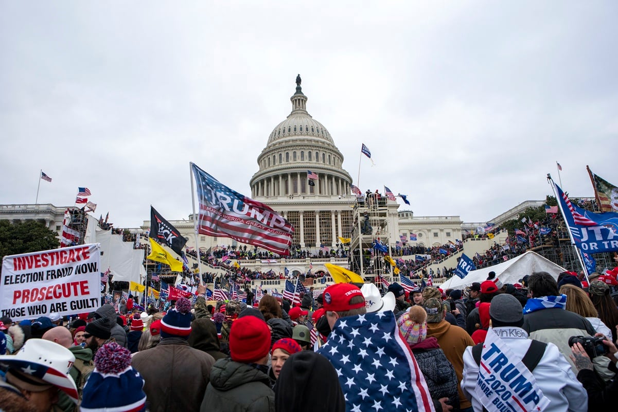 Alborotadores leales al entonces presidente Donald <strong>Trump</strong> se manifiestan en el <strong>Capitolio</strong> de Estados Unidos en Washington el 6 de enero de 2021. Foto: AP