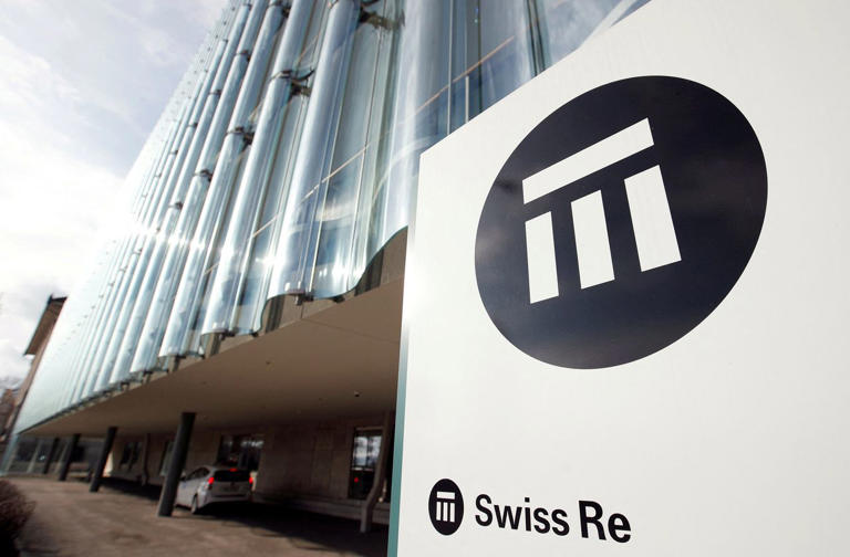 Swiss Re targets higher profit in 2026; sets out buyback program