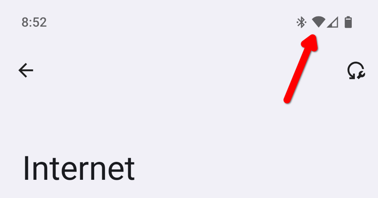 Android top menu bar with a red arrow pointing to the Wi-Fi signal strength indicator.