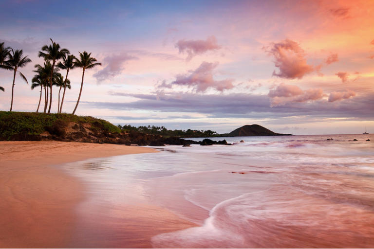 Sunset_Wailea-Hawaii-beach_MSwietProductions_GettyImages-2