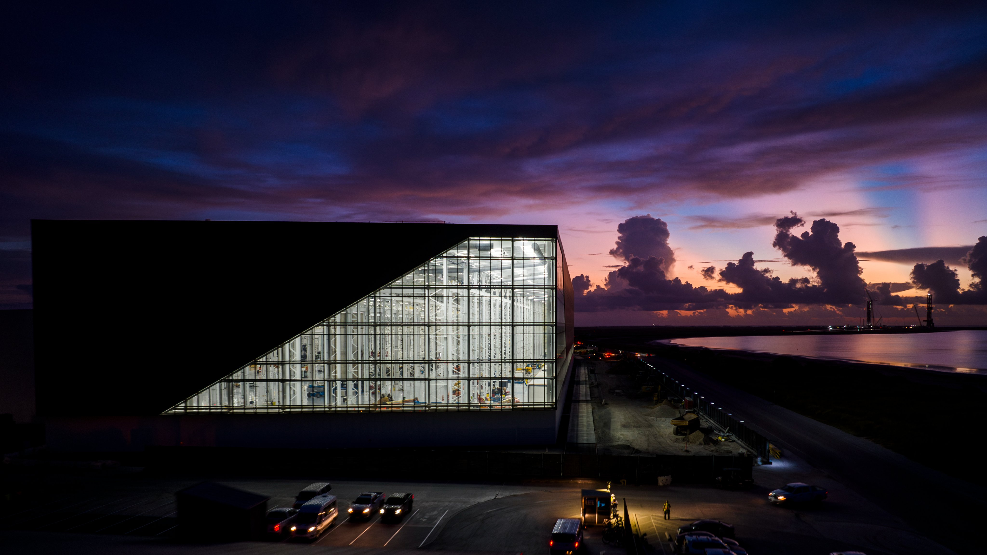 SpaceX Stacks 2nd Starship Launch Tower In Texas (photos)