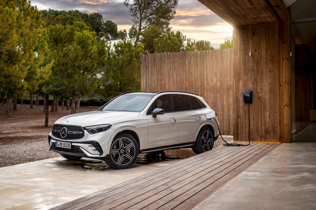 2025 Mercedes-Benz GLC 350e Photo Gallery