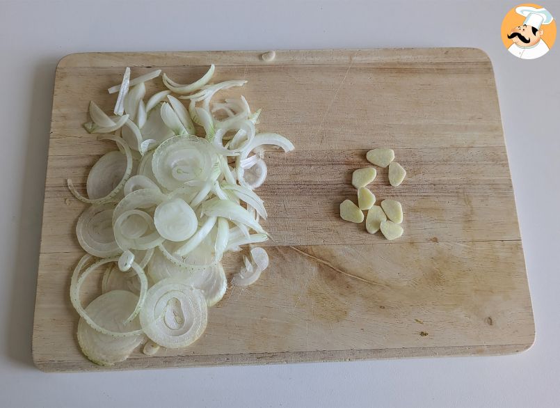 Pasta cremosa alla cipolla: un primo sfizioso e super economico!